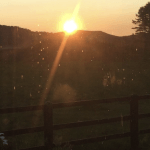 Sábado de sol começa com frio