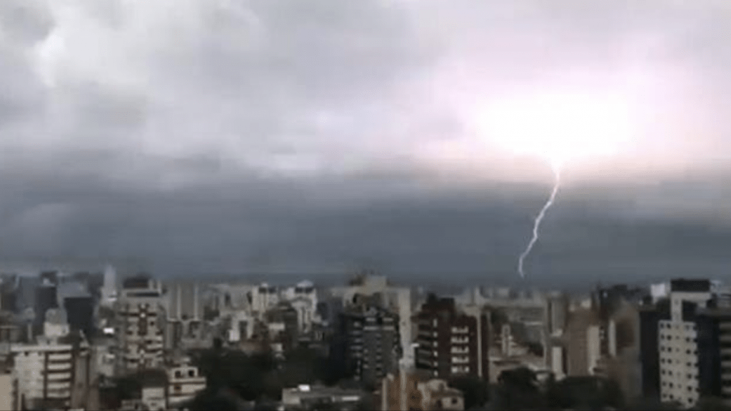 Um morto e 14 feridos na queda de um raio em Gravataí