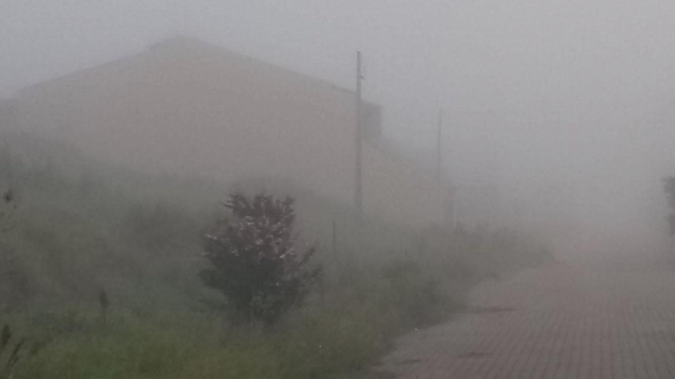 Dias de nevoeiro ainda ocorrem na primavera sob ar frio