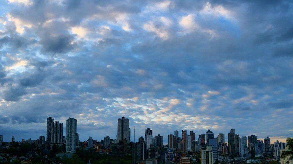 Sexta-feira de sol, nuvens e chuva no Rio Grande do Sul