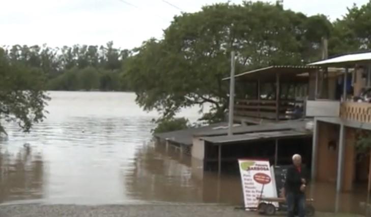 Chuva excessiva traz cheias de rios no Rio Grande do Sul