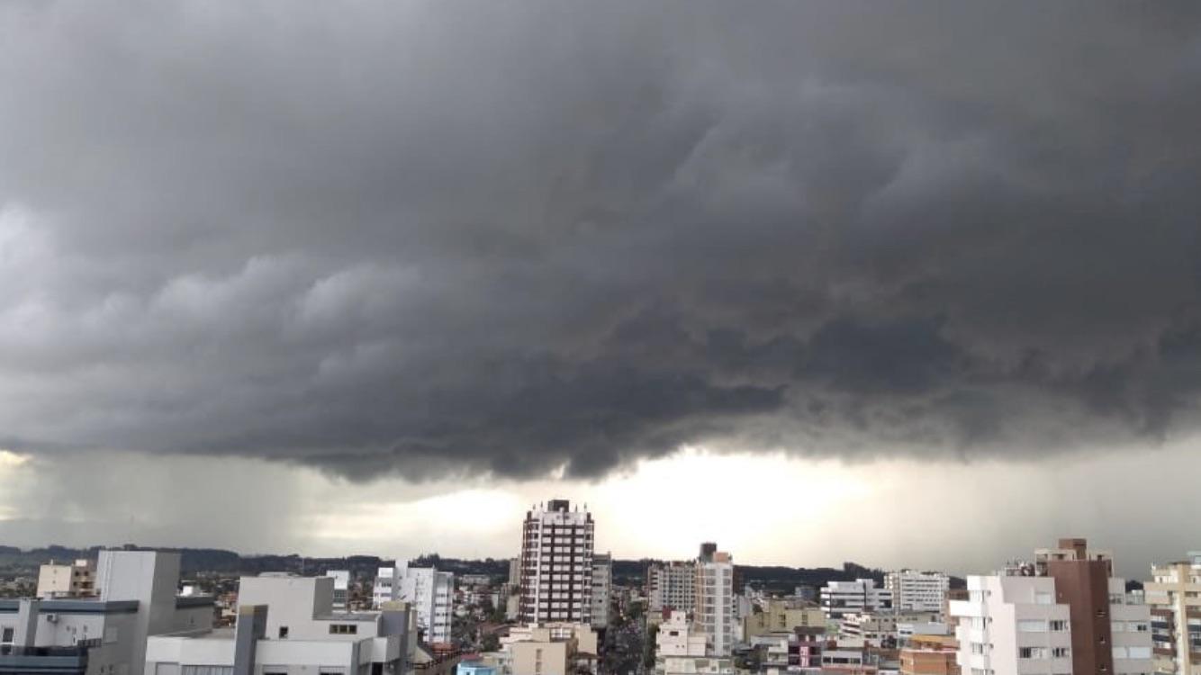 Risco de chuva forte e temporais isolados entre hoje e sexta
