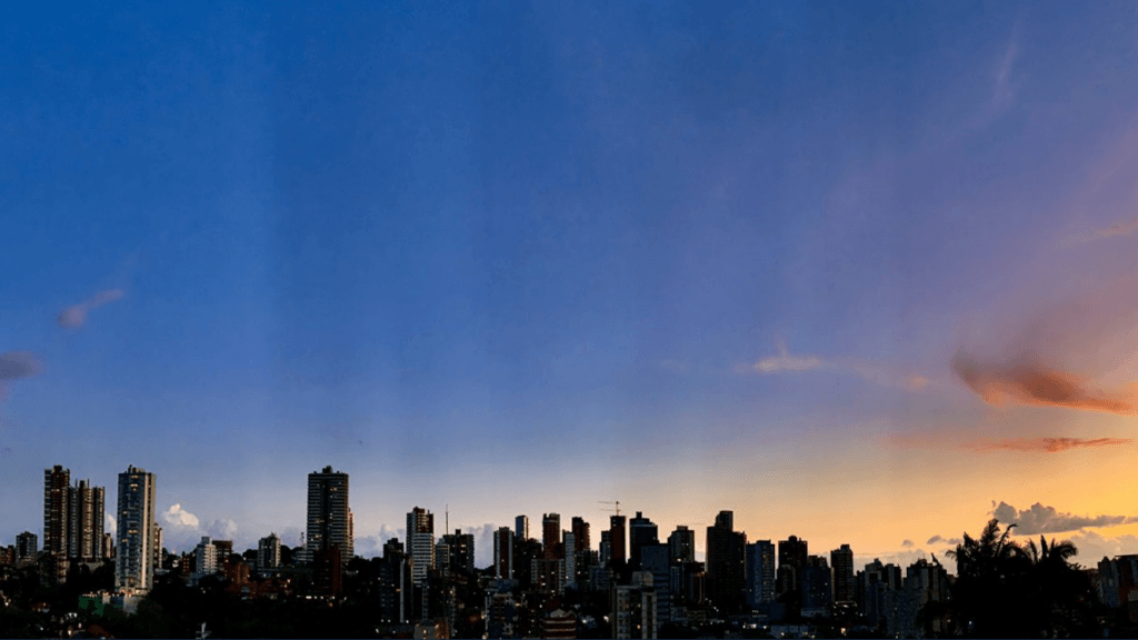 Domingo tem sol e calor à tarde