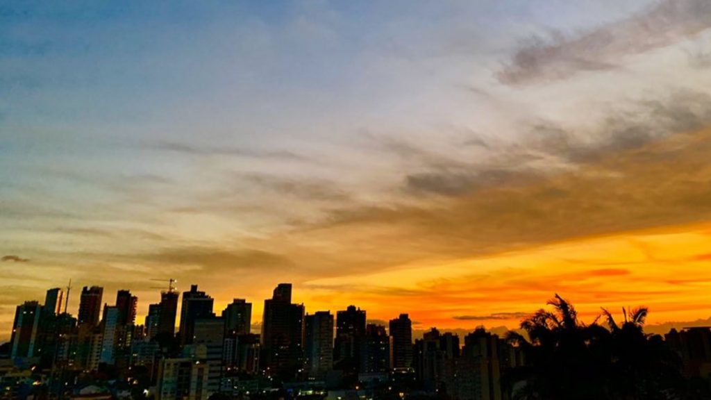 Primeiro dia do verão tem sol, nuvens e vento