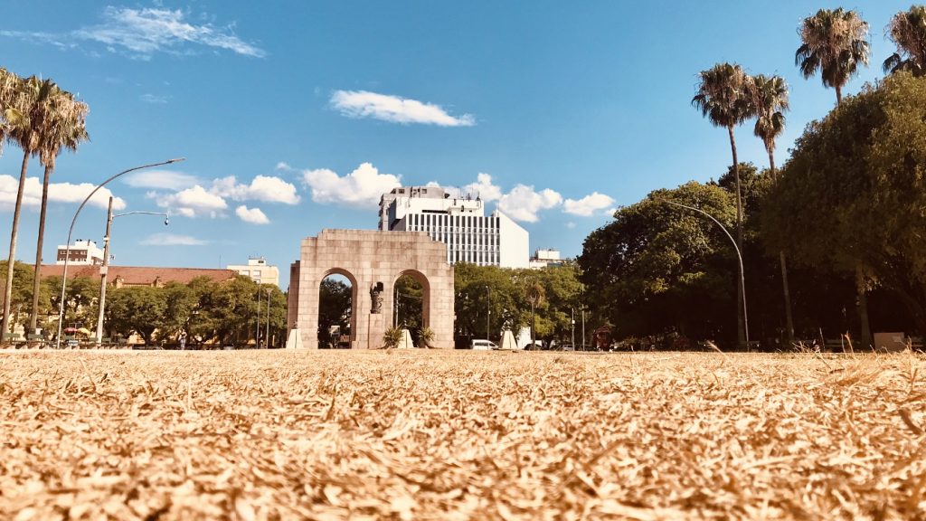 Estiagem muda paisagem de Porto Alegre – Veja fotos