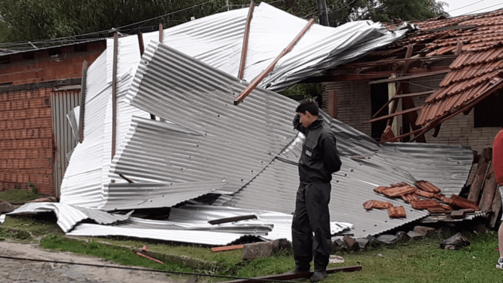 Frente fria trouxe vendavais e chuva irregular pelo Estado