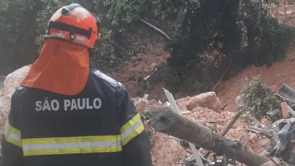 Baixada Santista vive desastre com mortos e desaparecidos pela chuva