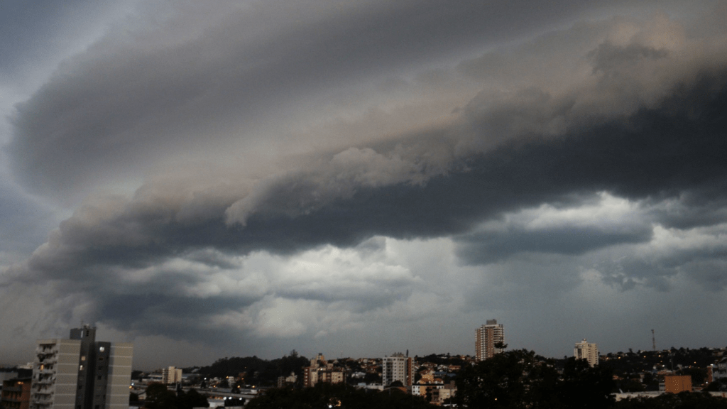 **ALERTA** Domingo de temporais no Rio Grande do Sul