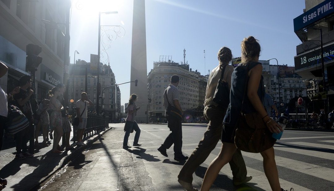 Intenso calor castiga Buenos Aires