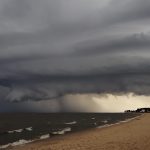 Segunda-feira de sol, calor e chuva irregular no Estado
