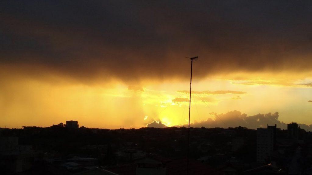 Sol, escaldante e chuva muito isolada no Rio Grande do Sul