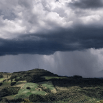 Sábado de sol, nuvens e chuva isolada no Estado