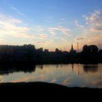 Segunda de sol, nuvens e calor