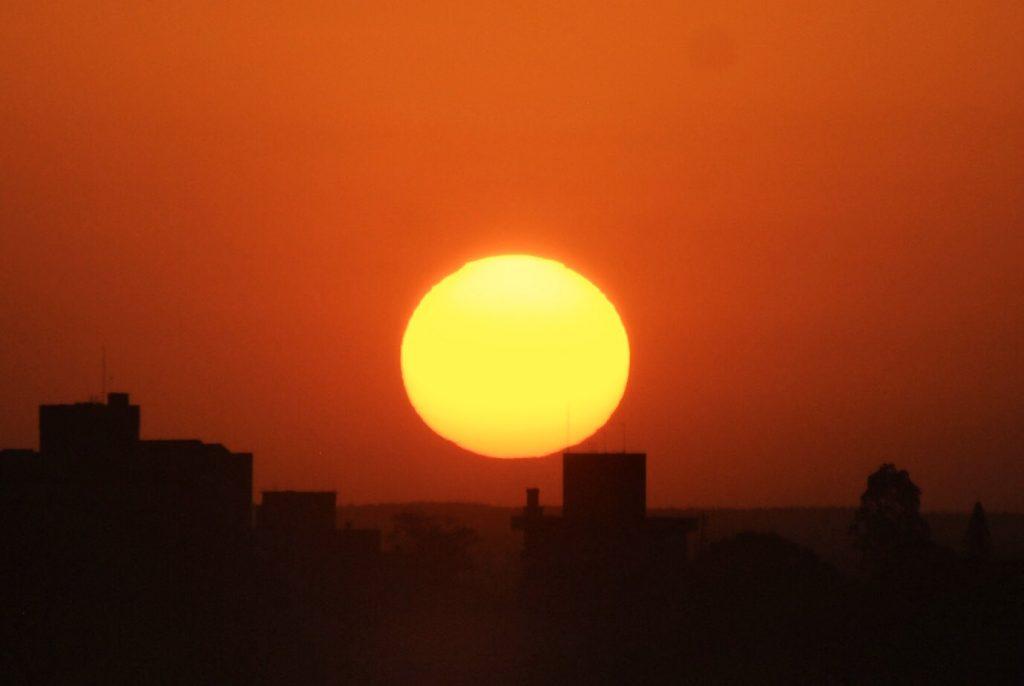 Centro de alta pressão inibirá chuva ampla ainda por muitos dias