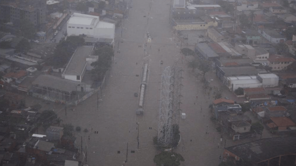 Excesso de chuva no Centro do Brasil e risco de estiagem no Sul