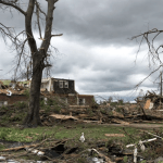 Quase 80 tornados e mais de 30 mortos em poucas horas