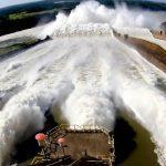 Itaipu abre vertedouro devido à estiagem na Argentina e Paraguai