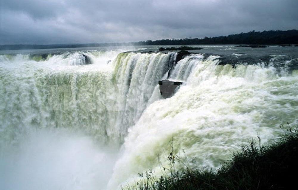 Chuva devolve o cartão postal das Cataratas do Iguaçu