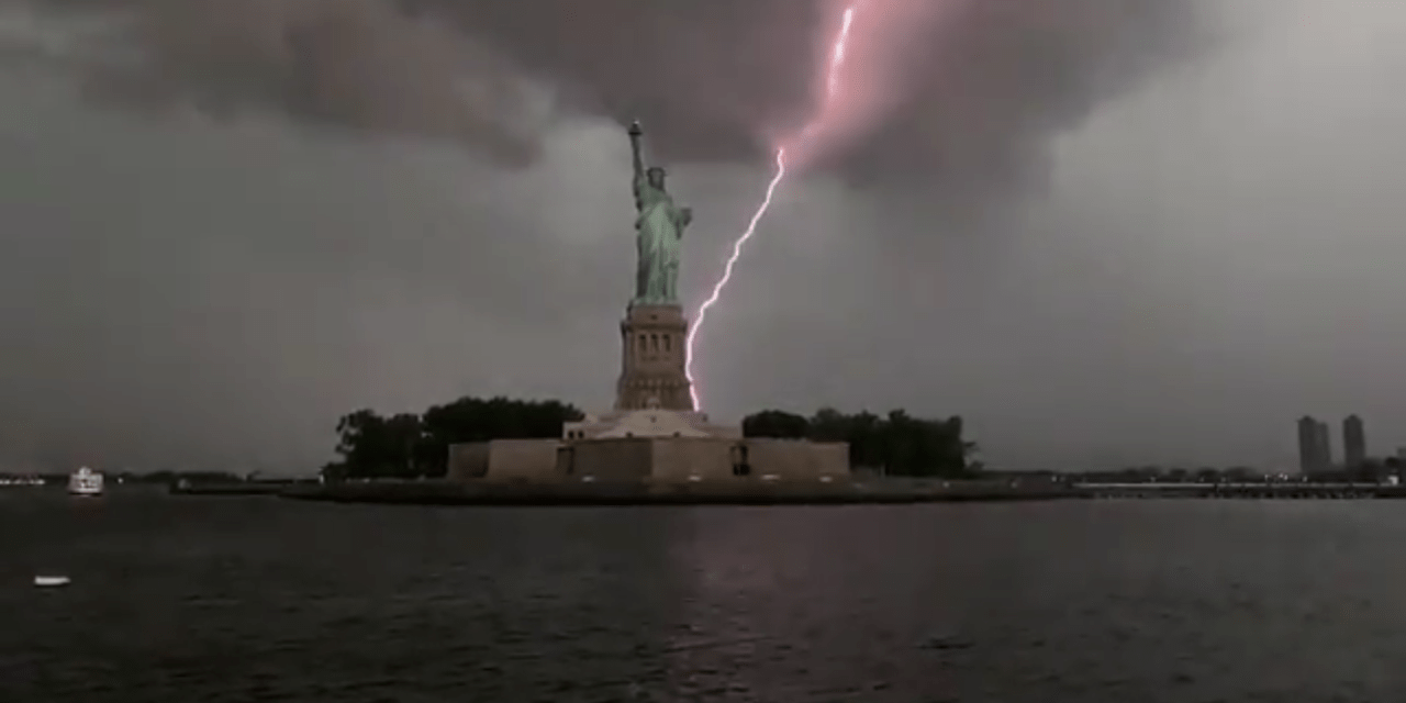 O incrível vídeo dos raios na cidade de Nova York