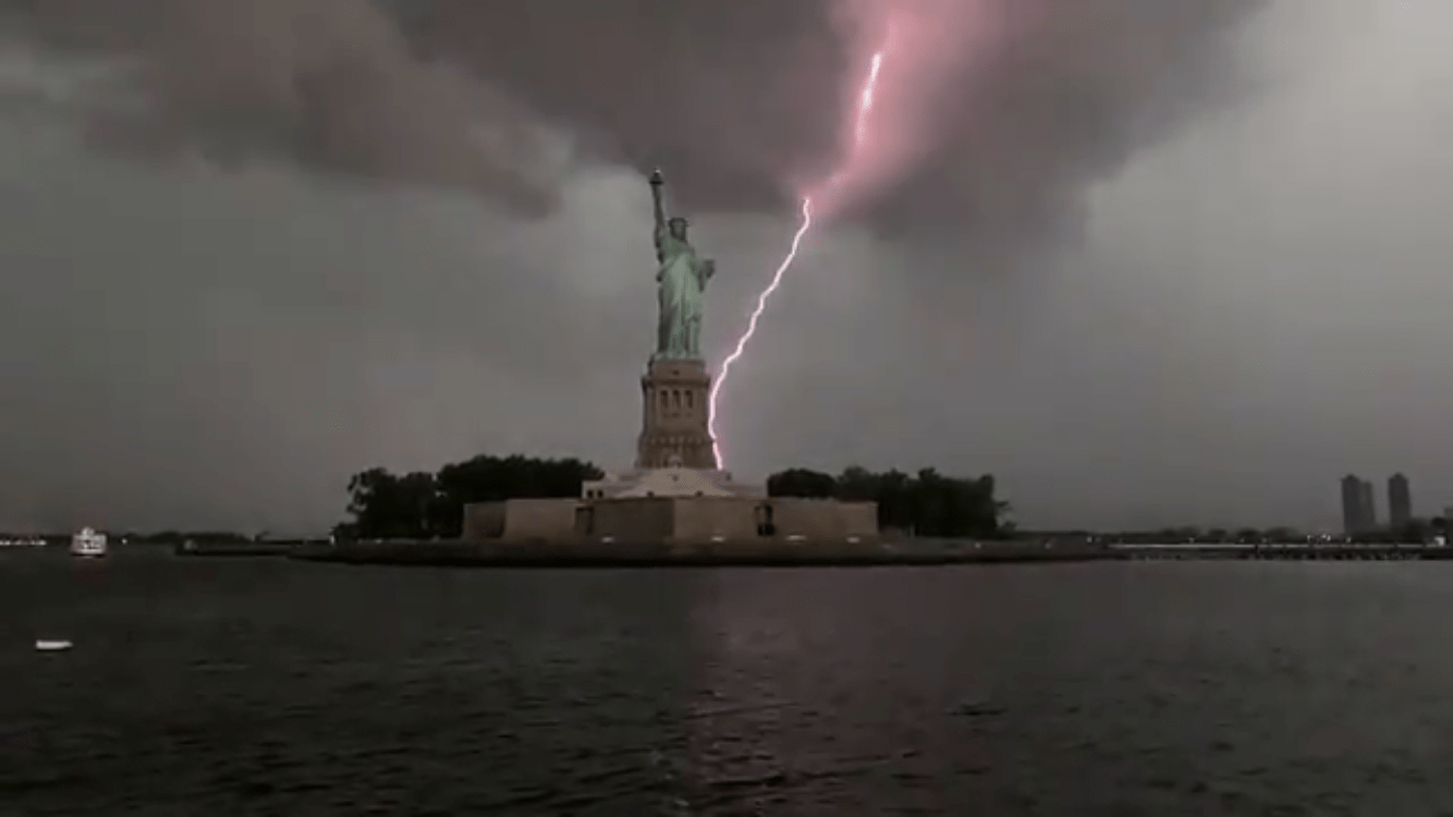 O incrível vídeo dos raios na cidade de Nova York