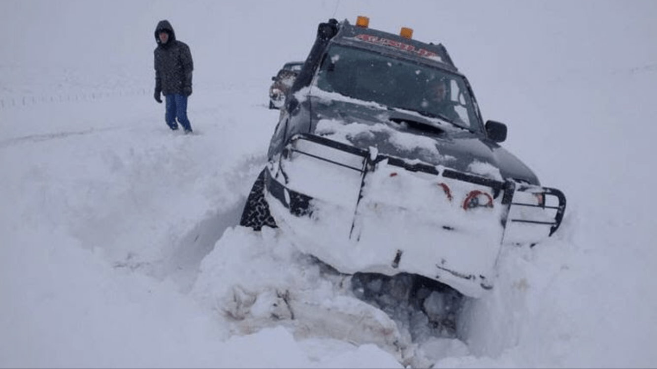 Resgates dramáticos por terra e ar em meio à neve na Patagônia