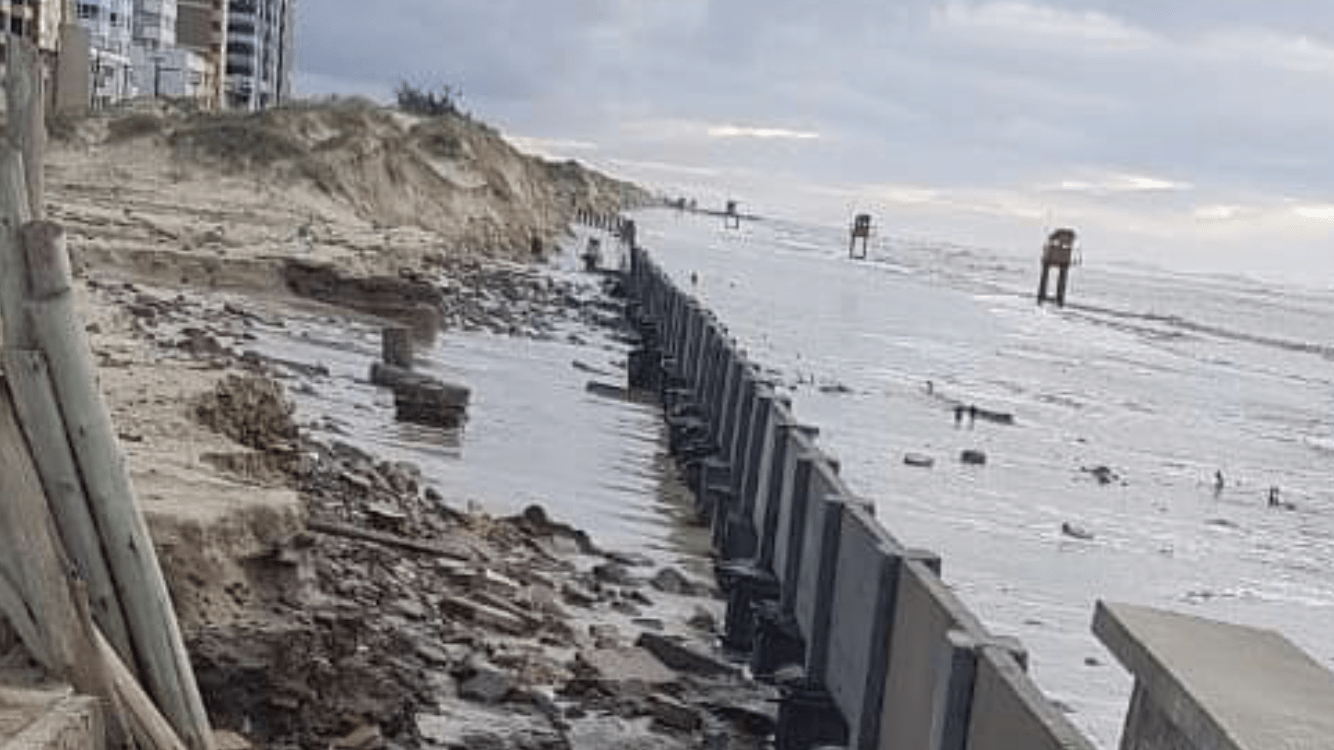 Ressaca do mar traz destruição no Litoral Norte gaúcho
