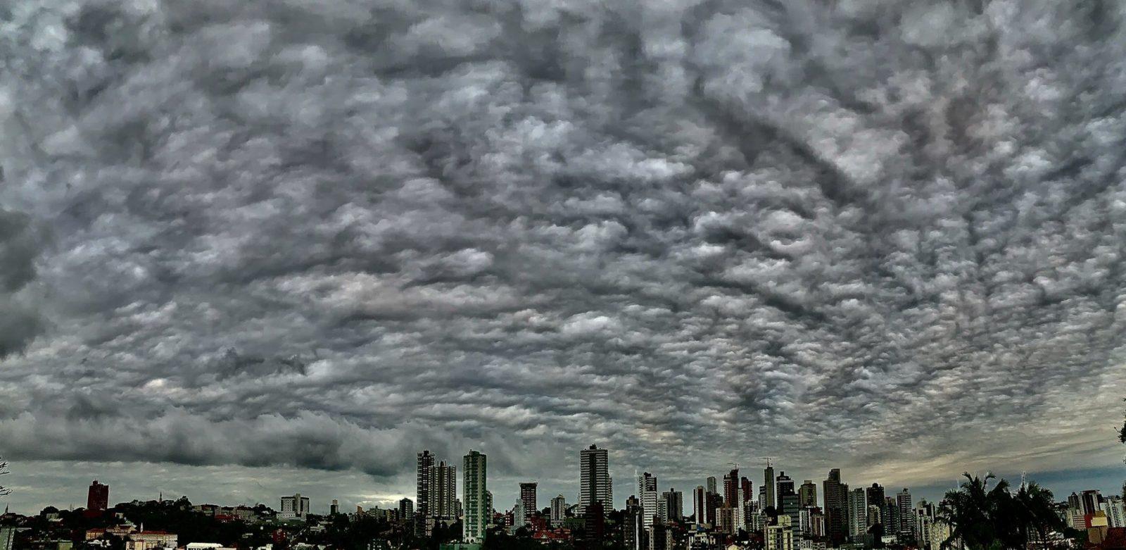 Inverno voltou e trouxe até precipitação invernal