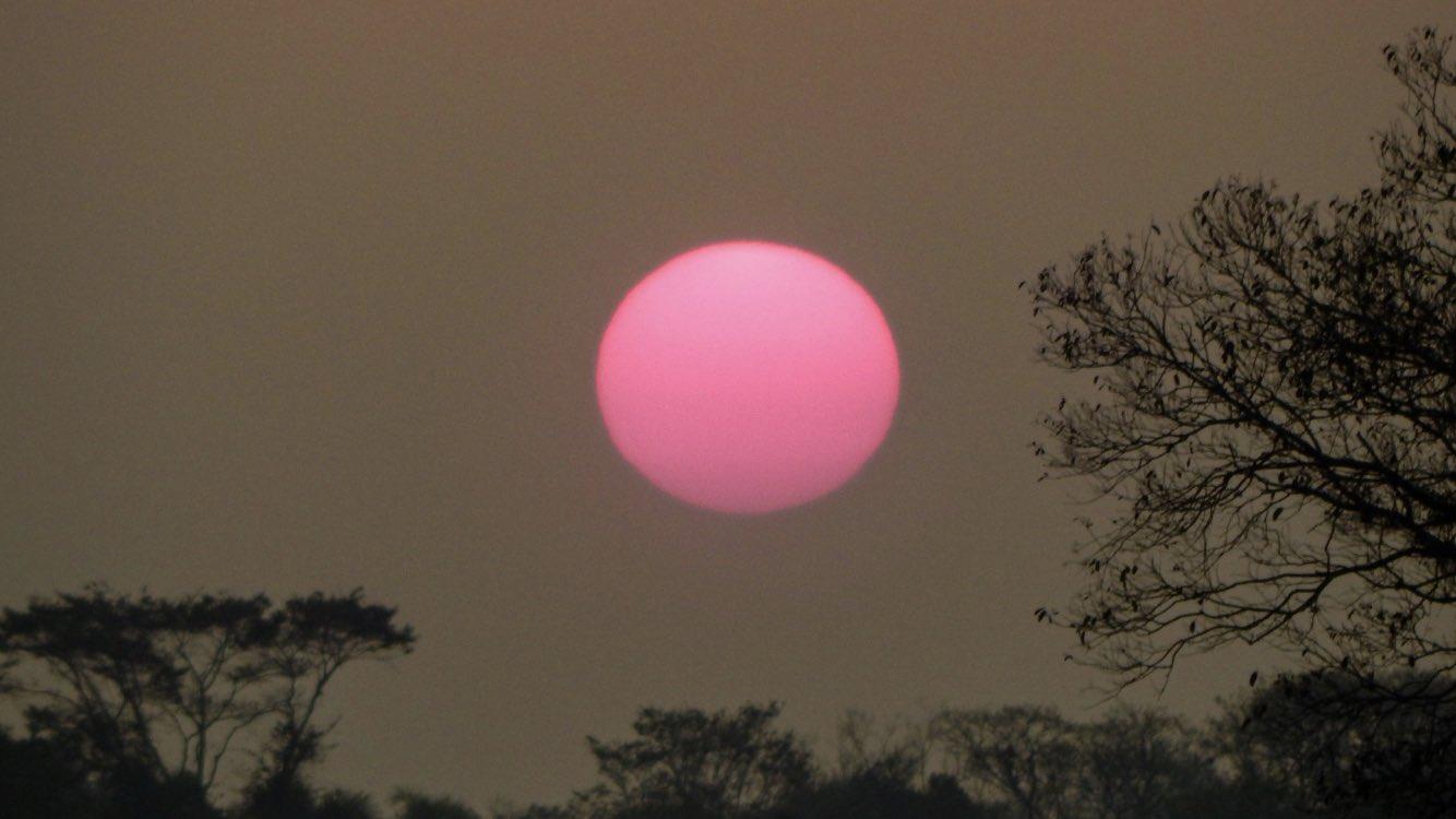 Fumaça muda aspecto do céu no Rio Grande do Sul