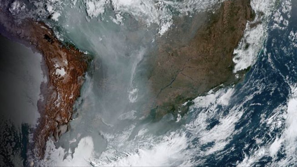 Corredor de fumaça da Amazônia e Pantanal está muito denso hoje