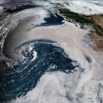 Ciclone de fumaça espanta meteorologistas