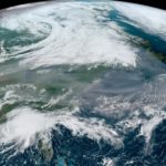 Fumaça da Califórnia sugada por ex-furacão no Atlântico