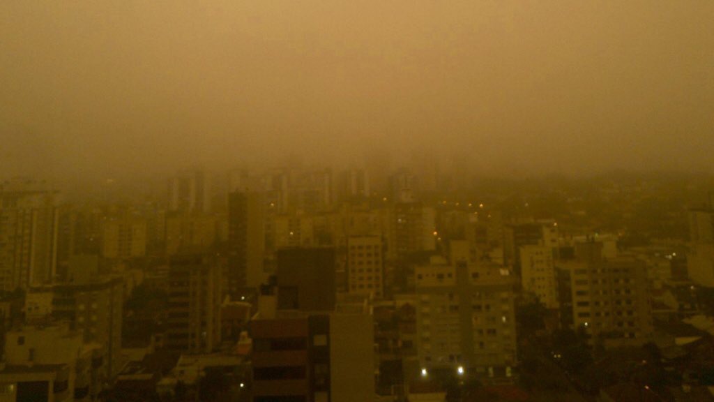 Porto Alegre tem cenas de San Francisco pela fumaça