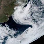 A “dança dos ciclones” – Efeito Fujiwhara com ciclone na costa