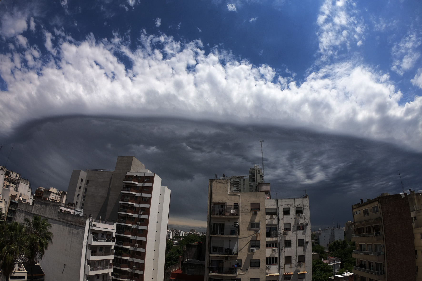 Olha como ficou o céu de Buenos Aires Olha como ficou o céu de Buenos Aires