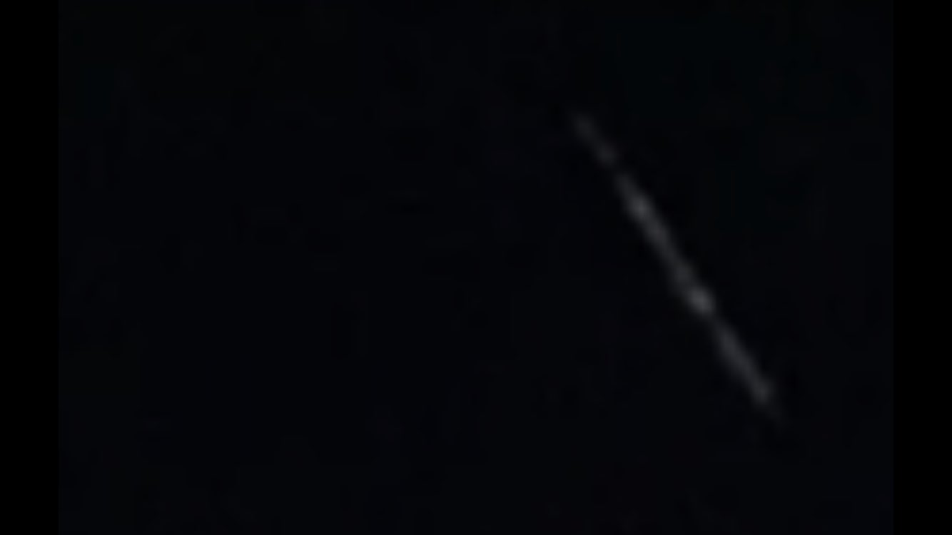 Veja as imagens da passagem dos satélites Starlink neste domingo