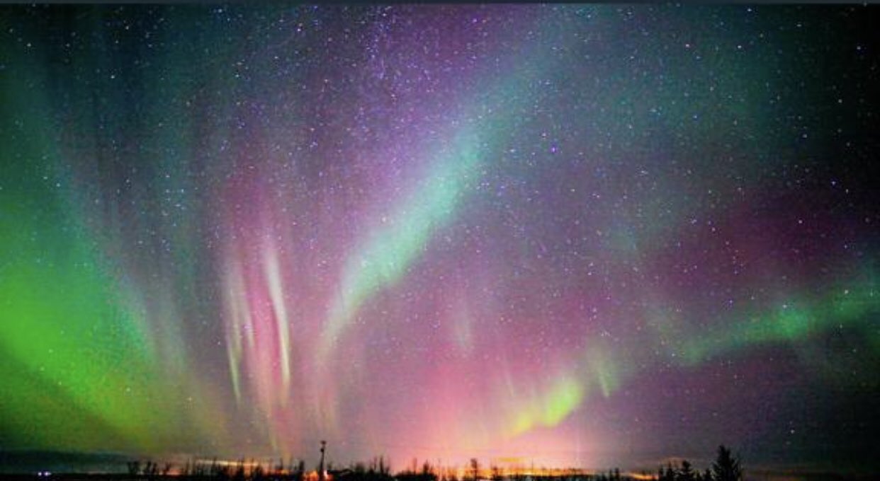 Auroras boreais vermelhas muito raras encantam na Europa