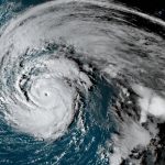 Imagens incríveis do furacão Épsilon no Atlântico