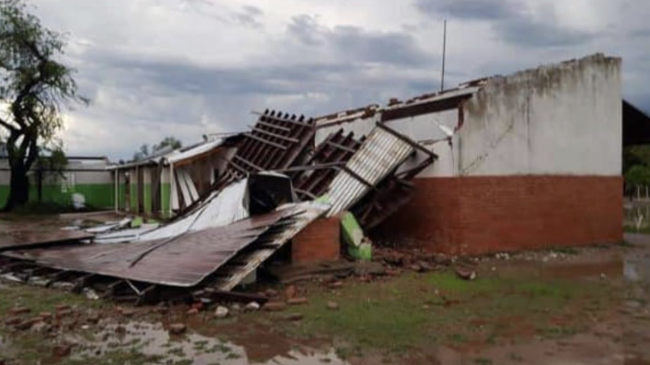 Destruição por temporais no Paraguai