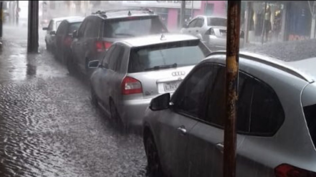 <span class="entry-title-primary">Chuva forte e granizo no Norte gaúcho</span> <h2 class="entry-subtitle">Passo Fundo foi uma das cidades atingidas por temporais isolados na tarde deste sábado </h2>