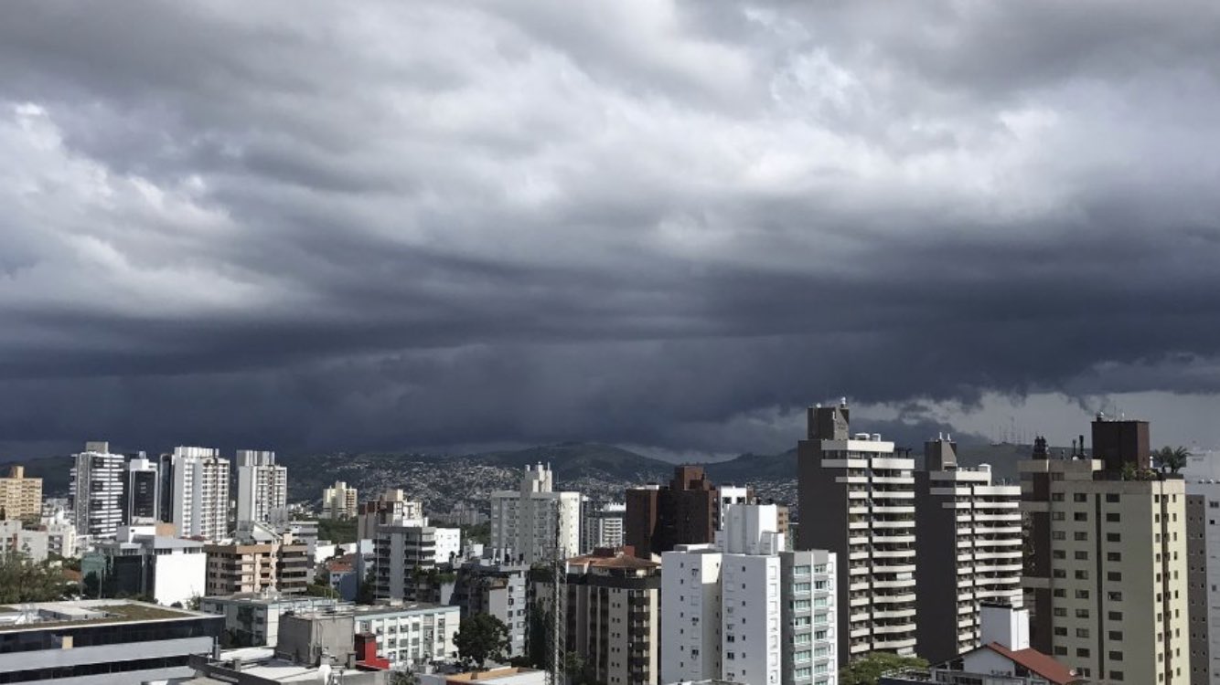 <span class="entry-title-primary">Semana terá chuva e temporais no Centro-Sul do Brasil</span> <h2 class="entry-subtitle">Chuva será irregular, mas intensa em pontos isolados com temporais de vento e granizo </h2>