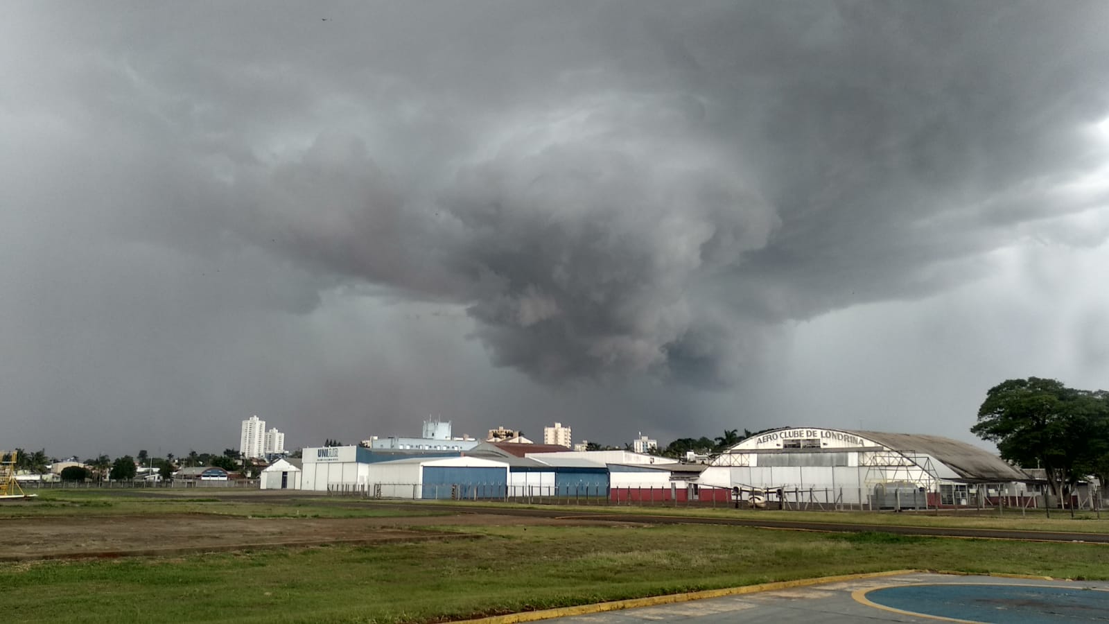 <span class="entry-title-primary">Novos temporais atingem o Sul do Brasil nesta segunda</span> <h2 class="entry-subtitle">São prováveis ocorrências isoladas de granizo da tarde para a noite de hoje, alertam os meteorologistas da MetSul </h2>