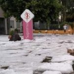 Blocos de gelo nas ruas após granizo em Joaçaba