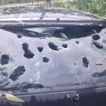 Granizo grande fura vidros de carros em Santa Catarina