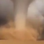 Incrível tornado no deserto da Arábia Saudita