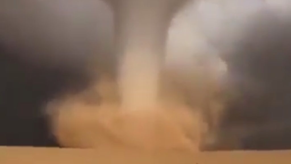 <span class="entry-title-primary">Incrível tornado no deserto da Arábia Saudita</span> <h2 class="entry-subtitle">Fenômeno atingiu área desabitada do Norte do país </h2>