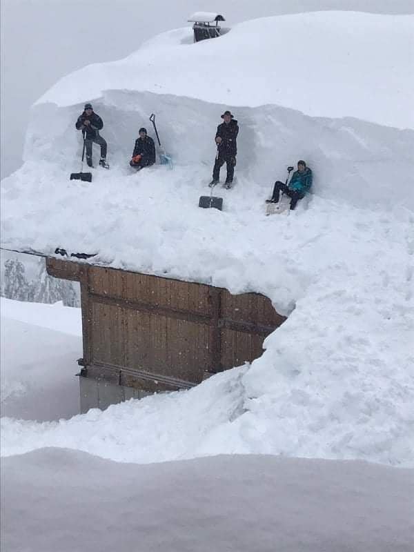 <span class="entry-title-primary">Neve recorde de metros na Europa</span> <h2 class="entry-subtitle">Houve avalanches e morte na Suíça. Itália e Áustria foram os países mais atingidos pela precipitação recorde de neve. </h2>
