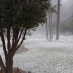 Temporal de granizo branqueia paisagem no Paranhana