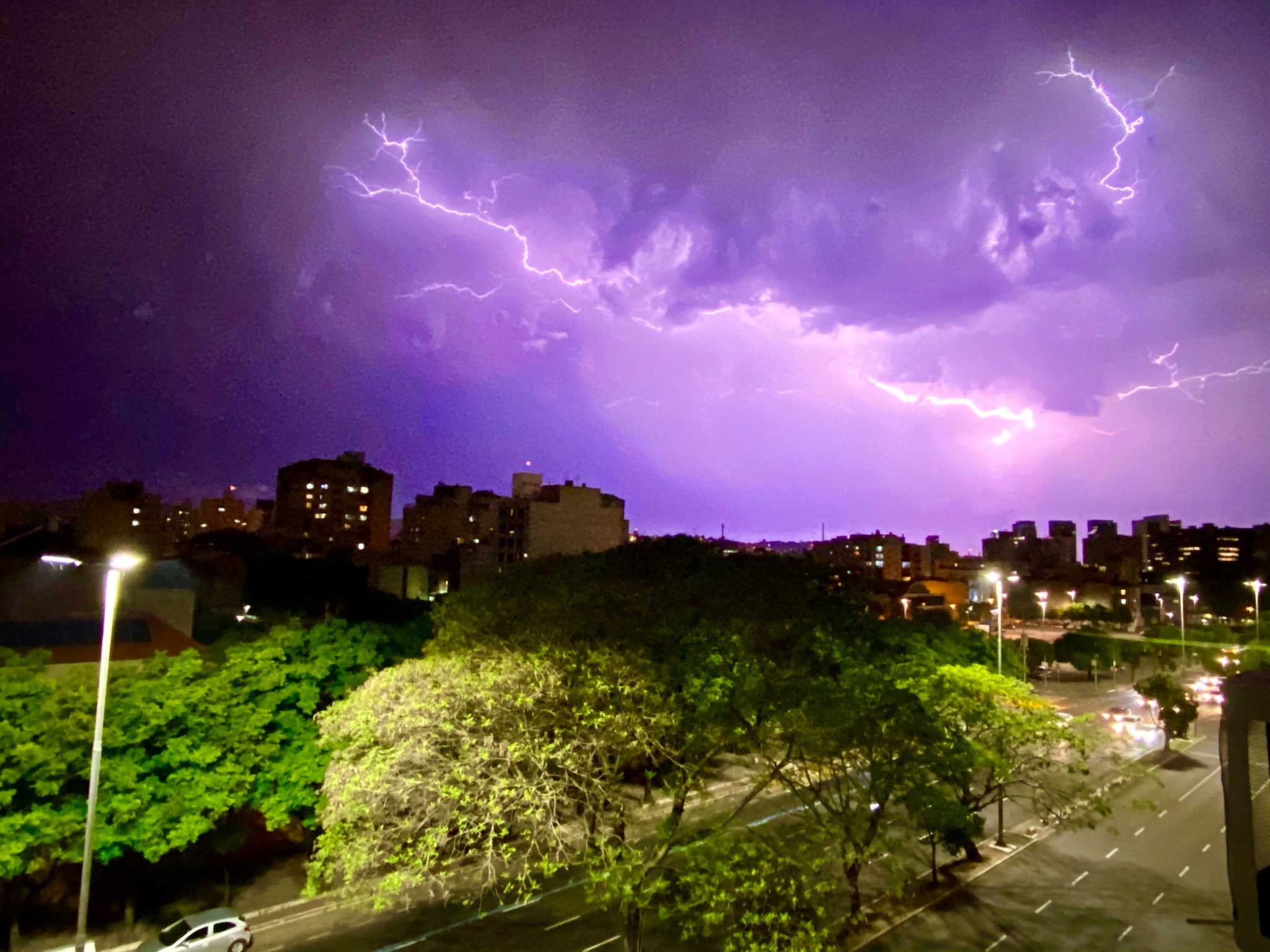 <span class="entry-title-primary">Galeria de fotos – Raios no Rio Grande do Sul</span> <h2 class="entry-subtitle">Veja as fotografias dos raios feitas pelos seguidores da MetSul Meteorologia</h2>