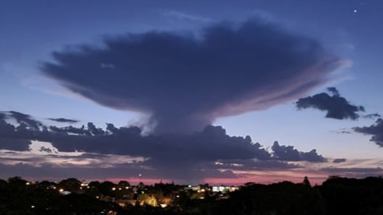 <span class="entry-title-primary">As belas imagens do entardecer desta sexta-feira</span> <h2 class="entry-subtitle">Veja as fotografias feitas pelos usuários da MetSul</h2>