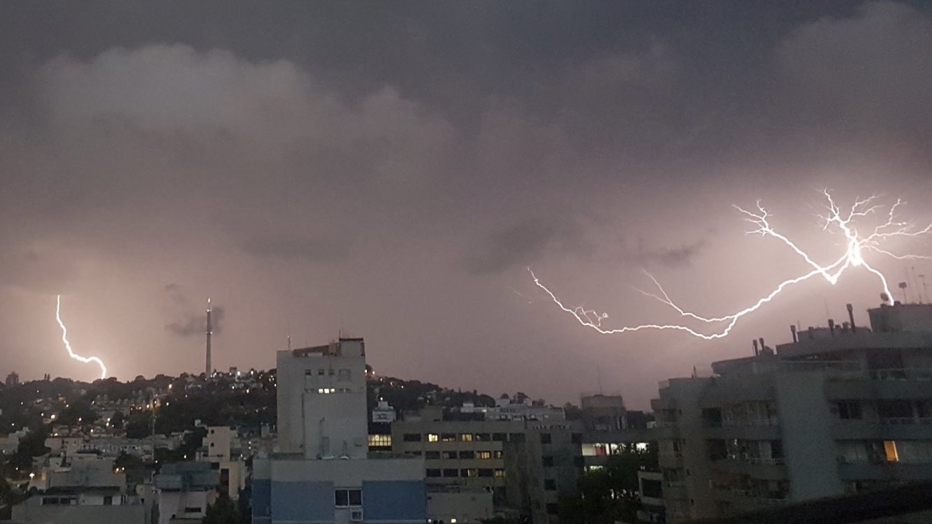 <span class="entry-title-primary">Risco de chuva forte e temporais segue no Sul do Brasil</span> <h2 class="entry-subtitle">Tarde e noite desta sexta-feira e fim de semana reservam ainda muita instabilidade </h2>